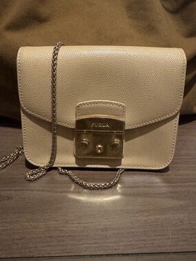 ⭐️ ~LOW START FURLA ~ ⭐️ Beige Crossbody with Gold-Tone Lock and Chain